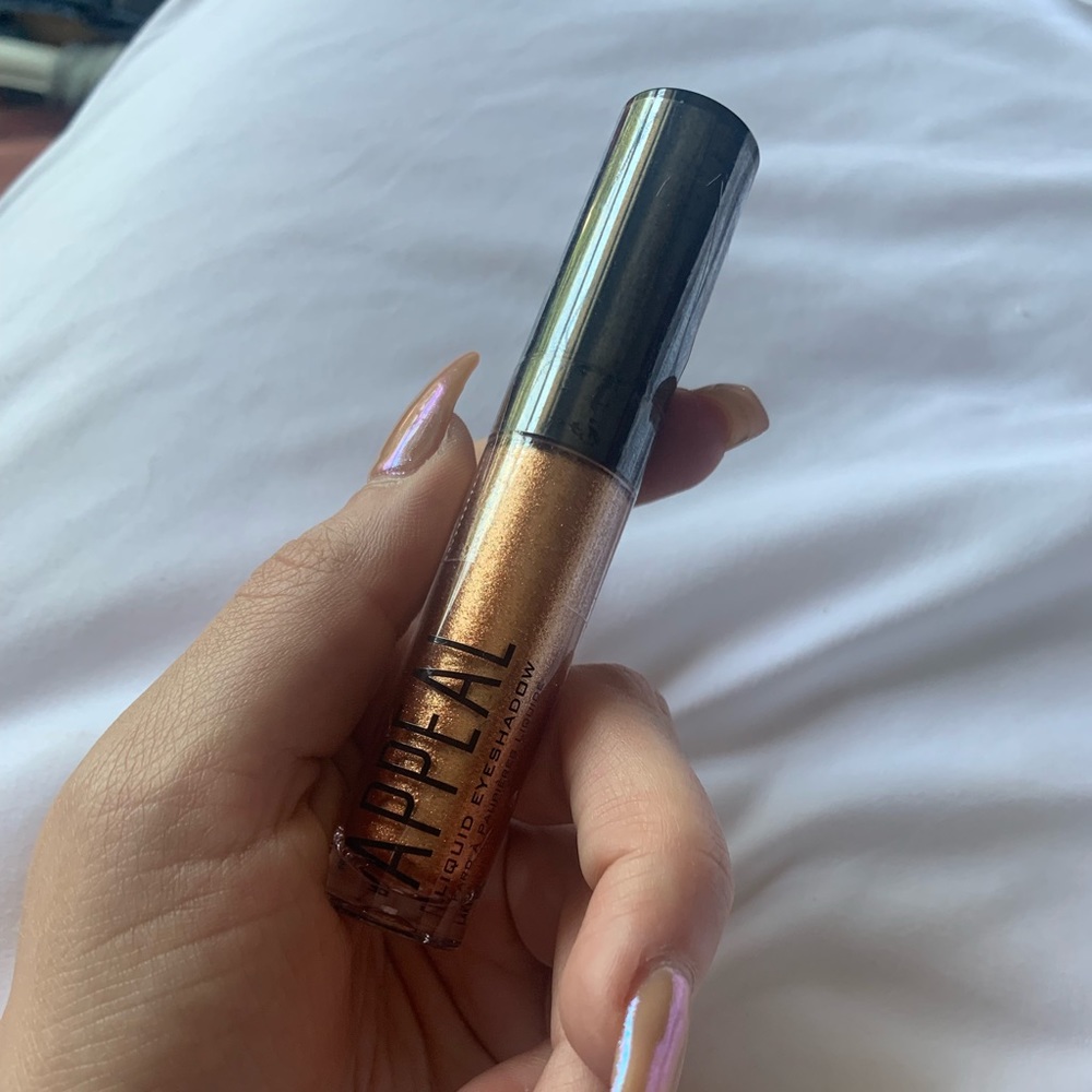 Appeal liquid eyeshadow gold